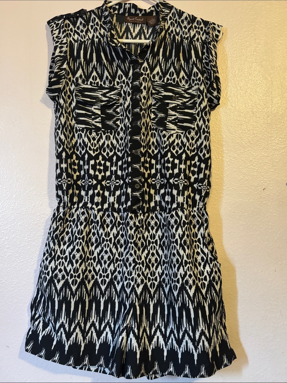 Woman’s Black and White Pattern Romper, Elastic Waist, Shorts w/ Pockets, Size M